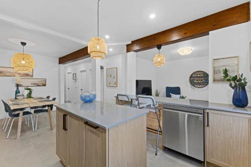 Nouveau-Rosemont Apartment | All-Inclusive Furnished Large 2BR Apartment in Rosemont