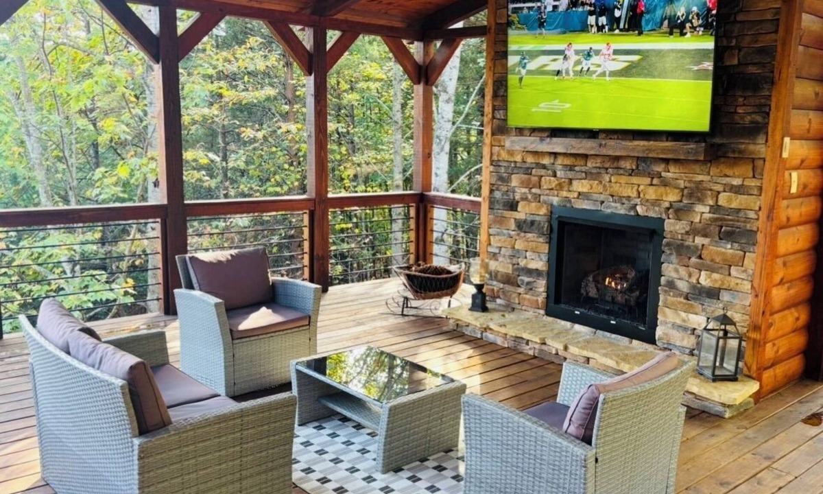 Morganton Cabin | All New Exterior - 3 bedroom Cabin in lovely N. Georgia Mountains. Pet-Friendly!