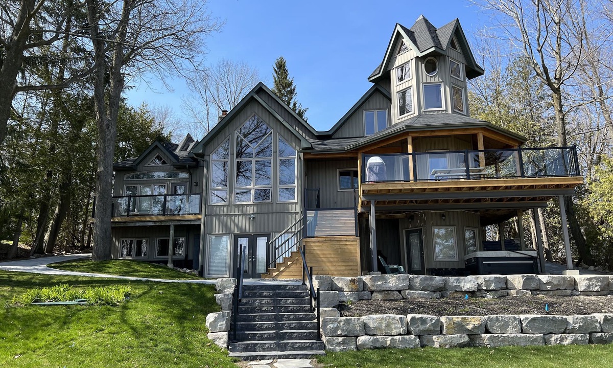 Oro-Medonte Cottage | All season Cottage Water Front on Simcoe Lake