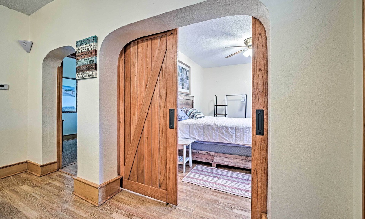 Grand Haven Cottage | All-season Grand Haven Getaway With Deck!