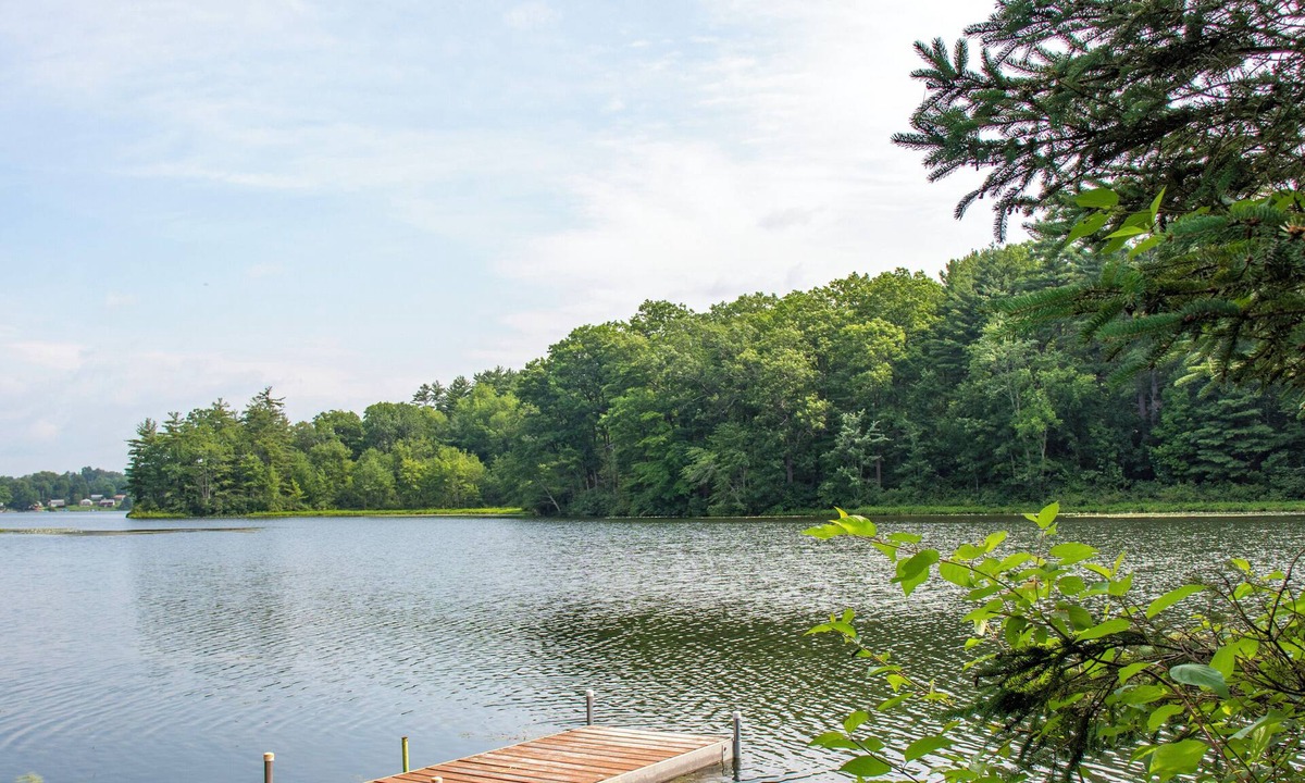 Cambridge Apartment | All Season Lake Front Getaway!