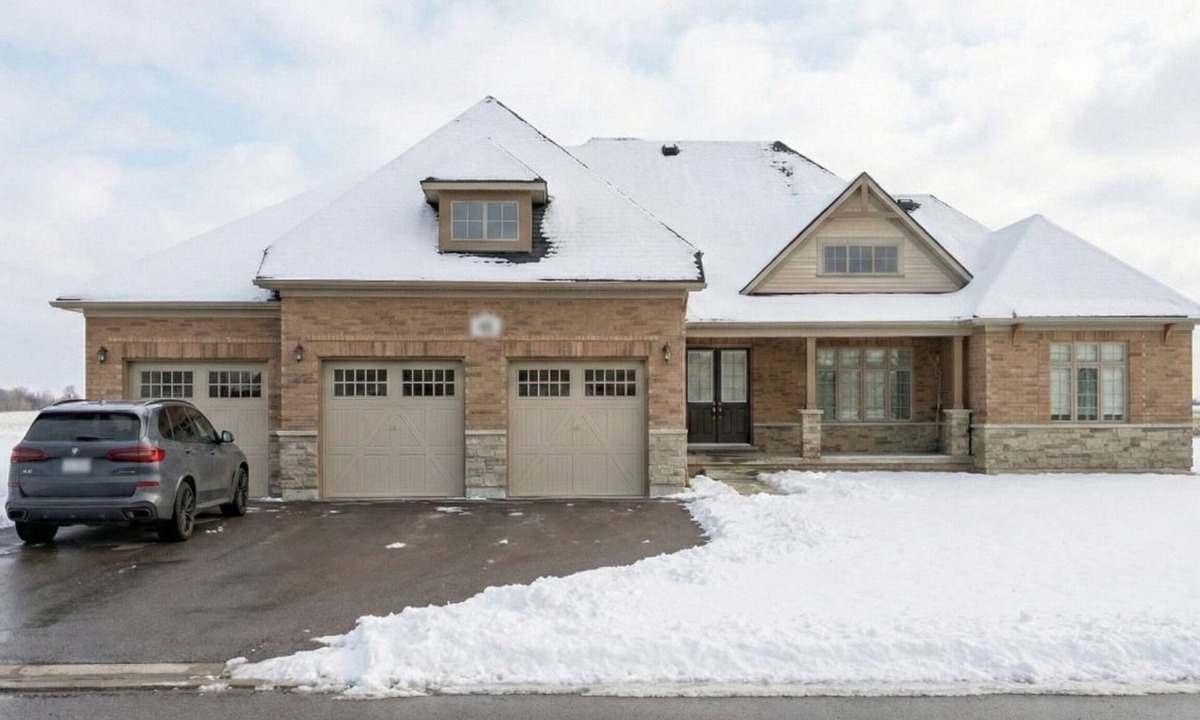 Carrying Place House | All-Season Lakeview Retreat – Prince Edward County