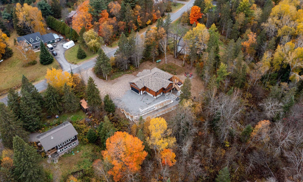 Huntsville Cottage | All Season Muskoka Cottage*HotTub*Sauna*Beach*BBQ