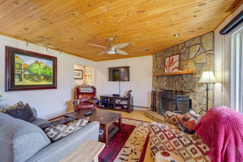 Banner Elk House | All-Season Retreat w/Deck in Beech Mountain!