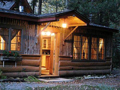 Saranac Lake House | All Season Romantic One-Room Cabin on Moody Pond, in Upstate New York