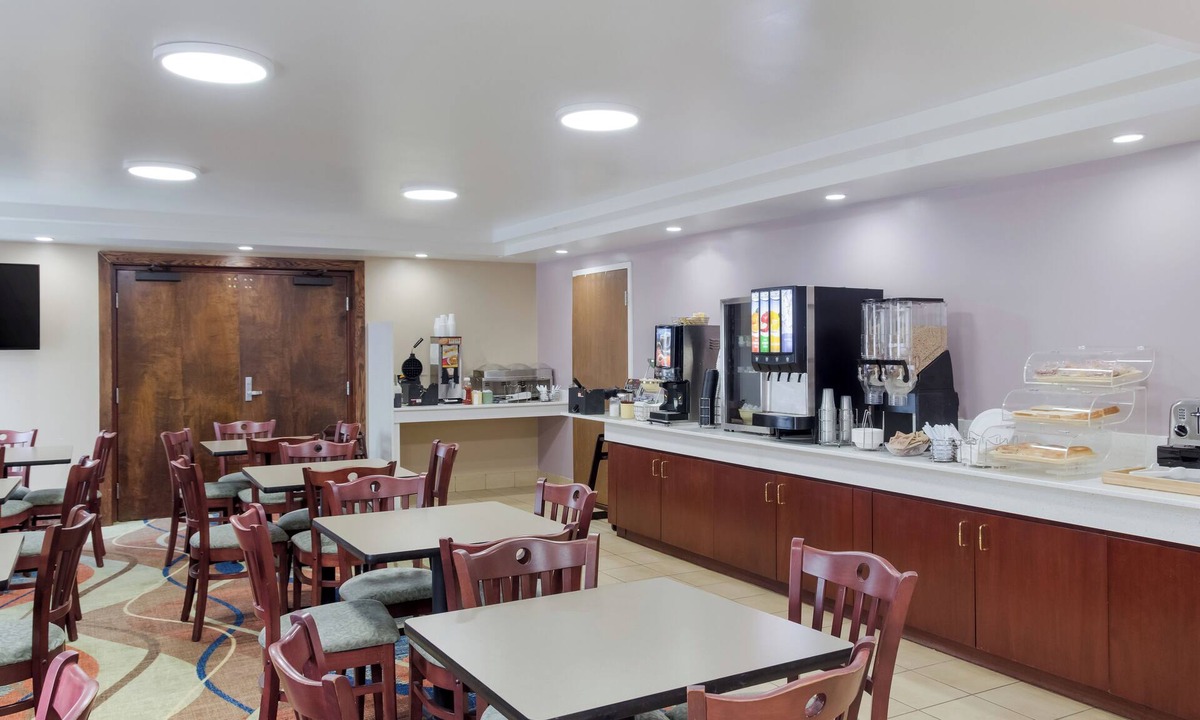 Smithfield Hotel | All Seasons Inn & Suites