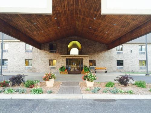Kalkaska Hotel | All Seasons Resort