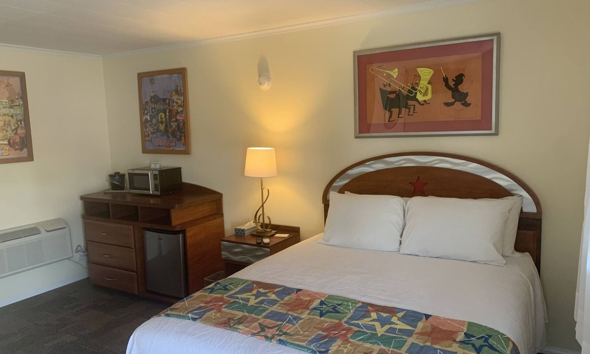 Marceline Hotel | All Start Queen Room at Hotel Marceline