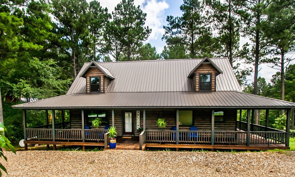 Broken Bow Cabin | ALL THE THINGS! Luxury, prime location, tree house, and hot tub vibes