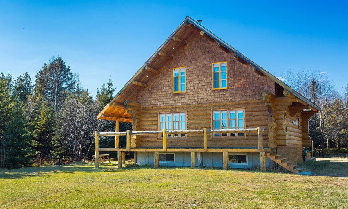 Baie-St-Paul Condo | All wood-dressed chalet