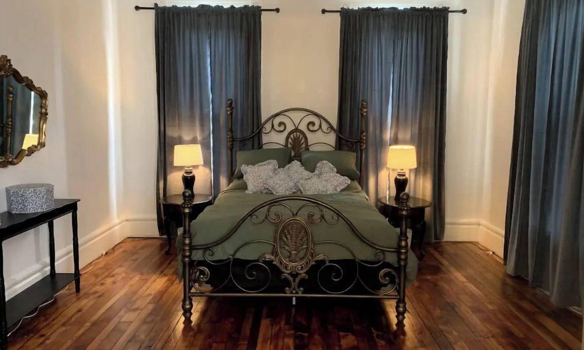 Warren Apartment | Allegheny Suite