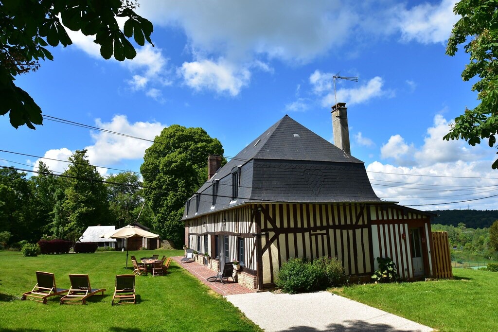 Asnieres Cottage | Alluring Cottage in Asnières with Terrace