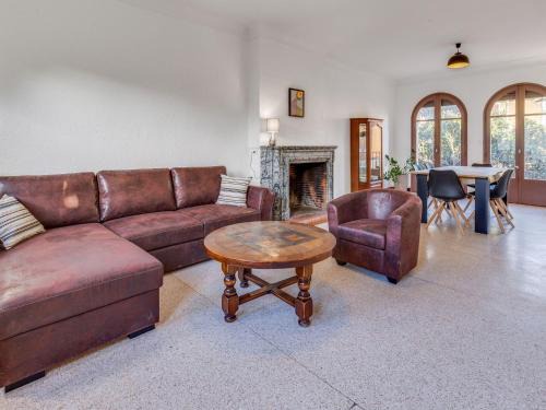 Estagel House | Alluring Holiday Home in Estagel with Private Pool