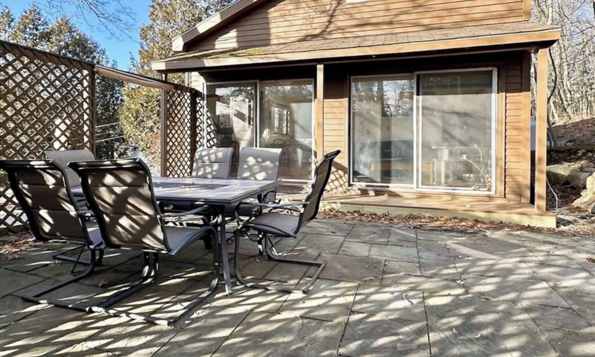 Seal Harbor Cabin | Alluring home with full kitchen, furnished patio, washer/dryer & private yard