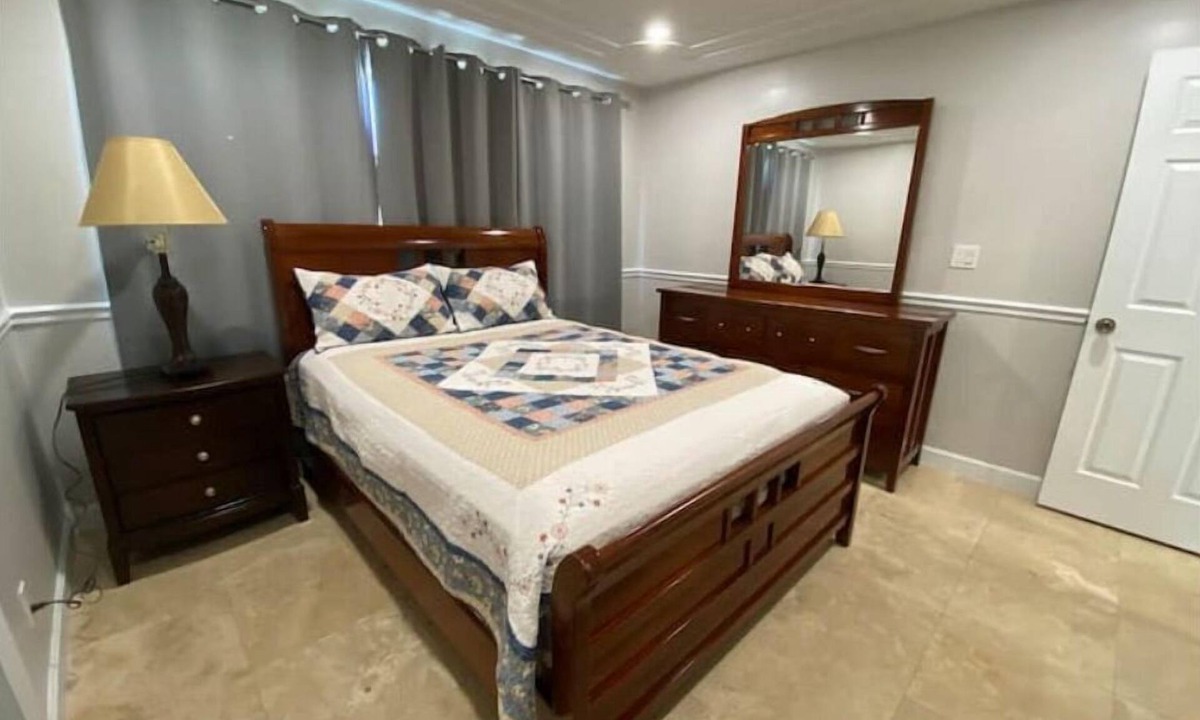 Poiciana Park II House | Almeria Casa