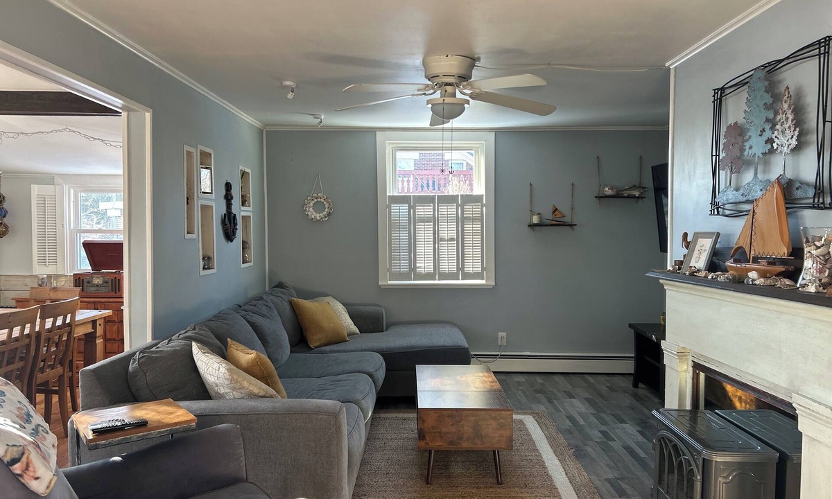 Hilton Cottage | Almost Lake'd Inn Quaint Cottage