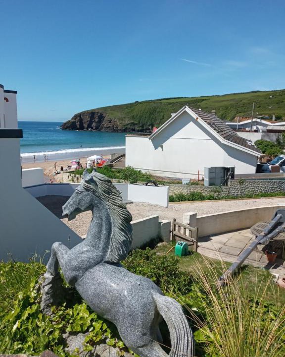 Praa Sands House | Almost on the beach at Salakee