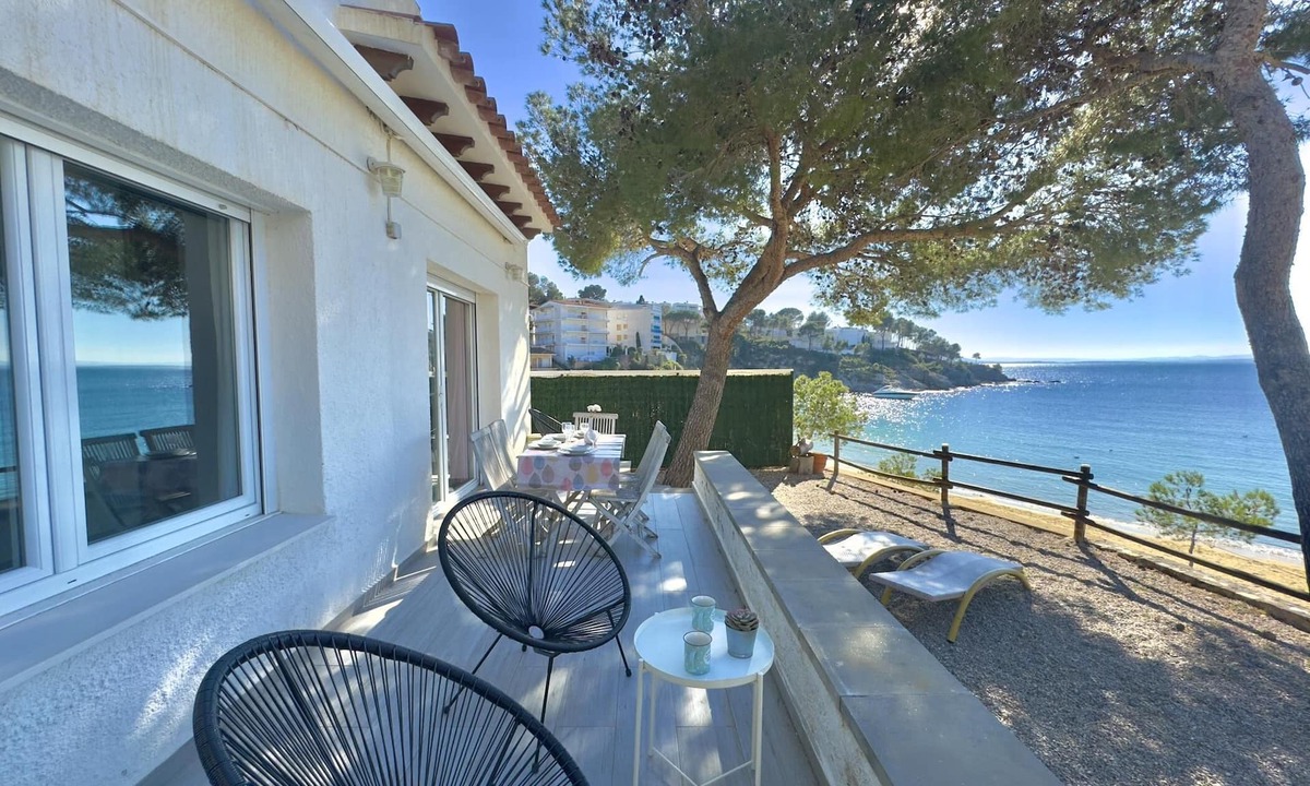 Almadraba-Canyelles Villa | ALMV. Comfortable Villa in Almadraba Beach. Exceptional location