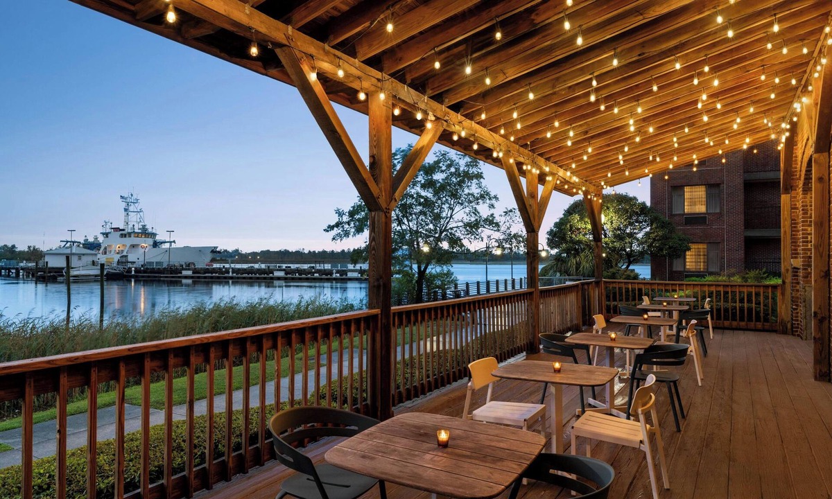 Downtown Wilmington Hotel | Aloft Wilmington at Coastline Center
