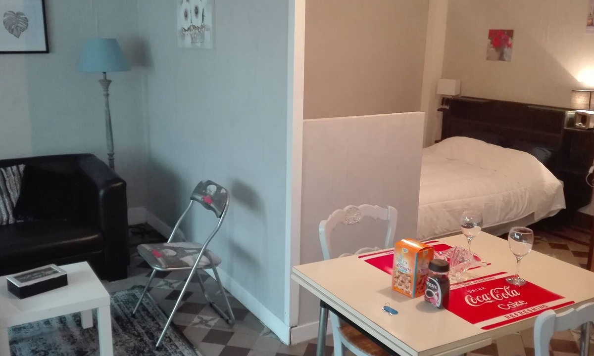 Albert Apartment | Aloha Studio: apartment