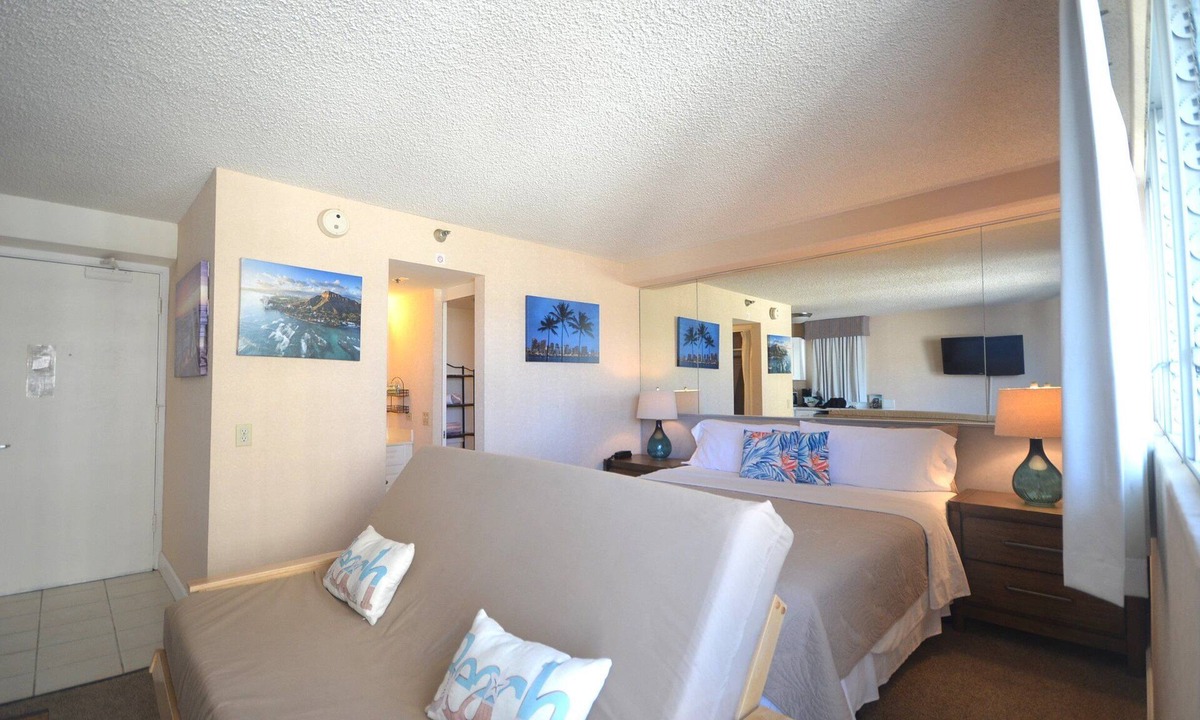 Waikiki Apartment | Aloha Surf 1209 Vacation Comfortably in a Private King Suite