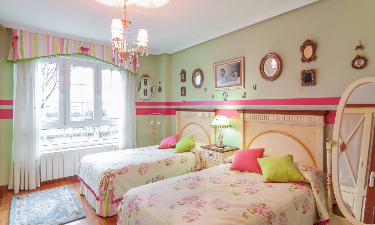 Torrelavega House | 'Alojamientos Marte Room 1' with Shared Terrace and Garden