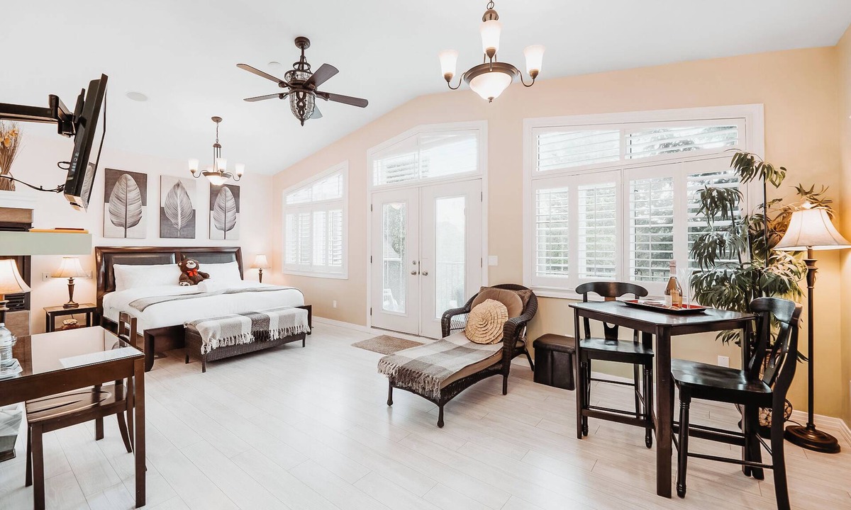 Montgomery House | Along River Ridge