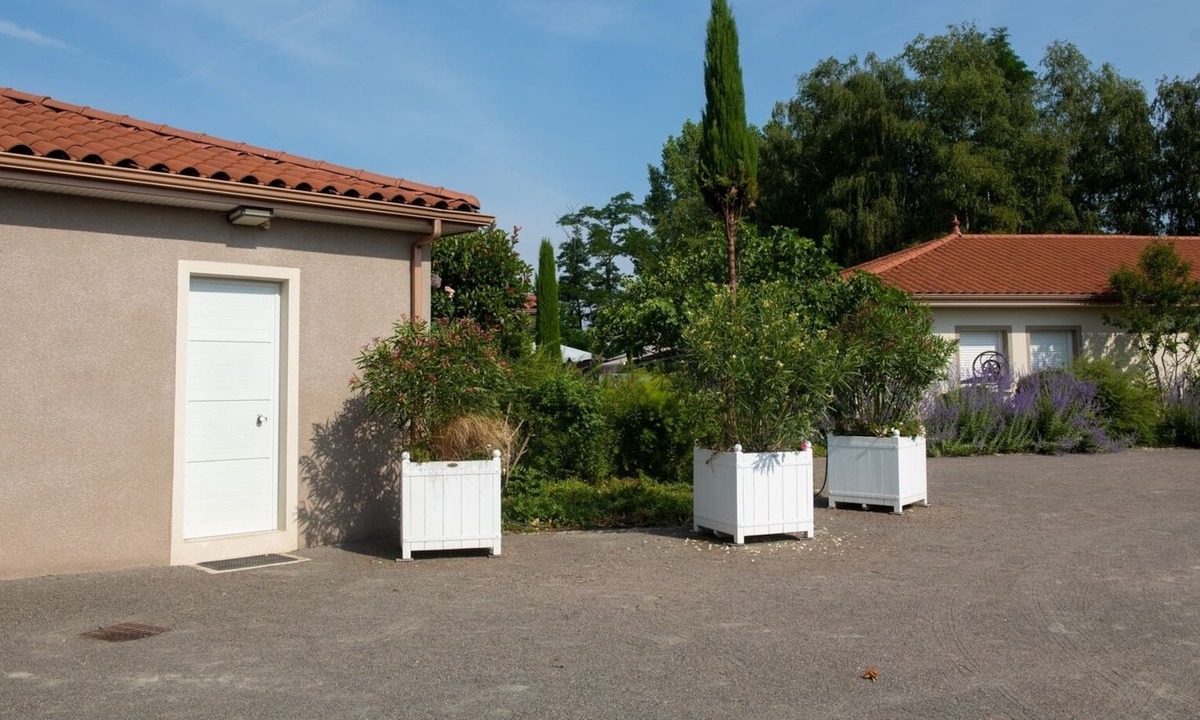 Savigneux House | Along the Vizézy ...