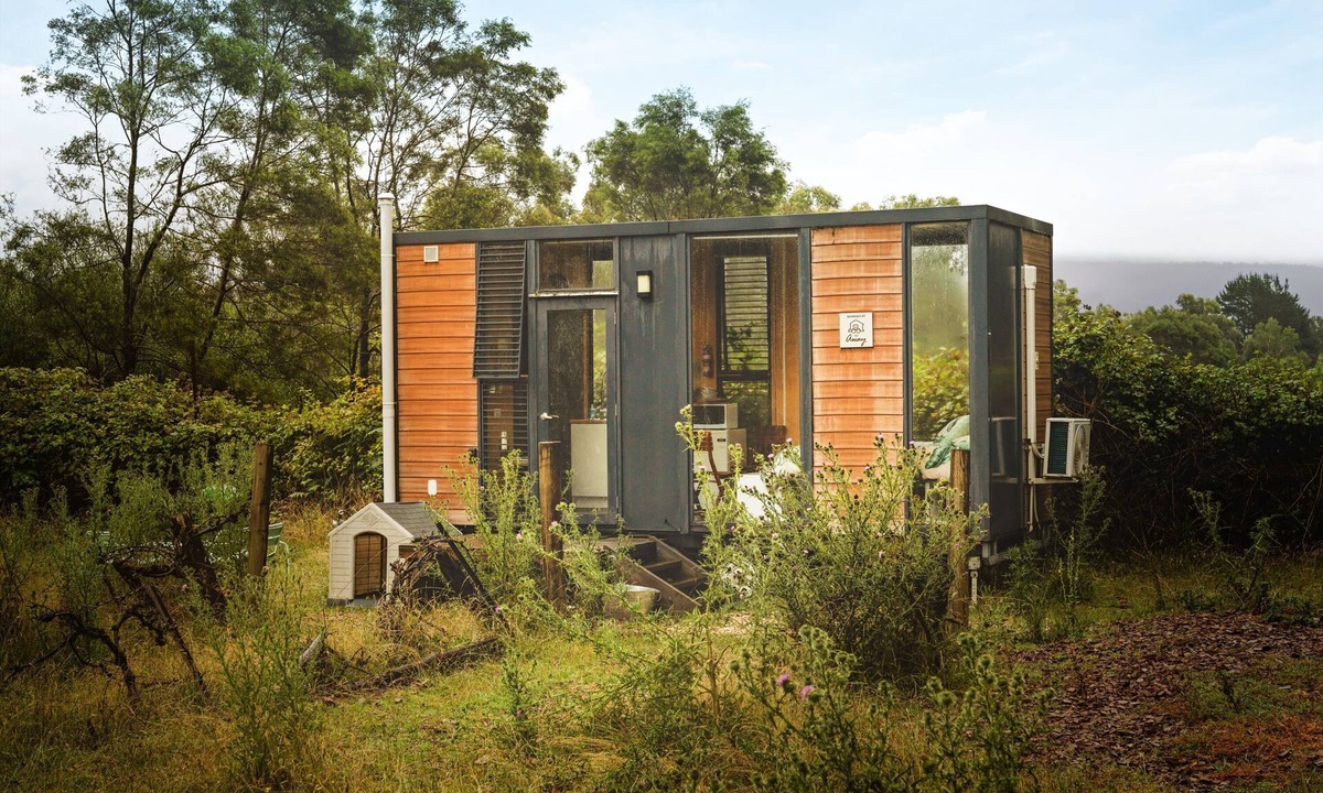 Flowerdale House | Alpaca Tiny House with Vineyard Lakeside by Tiny Away