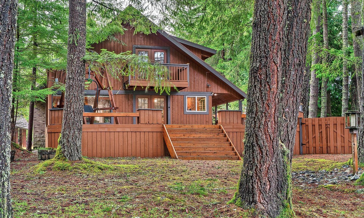 Enumclaw Ski Chalet | Alpen Bliss Chalet