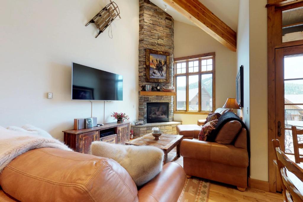 Big Sky House | Alpenglow 19C