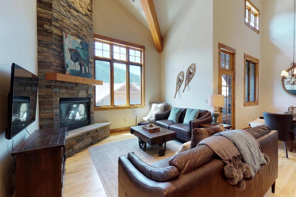 Big Sky House | Alpenglow 34C