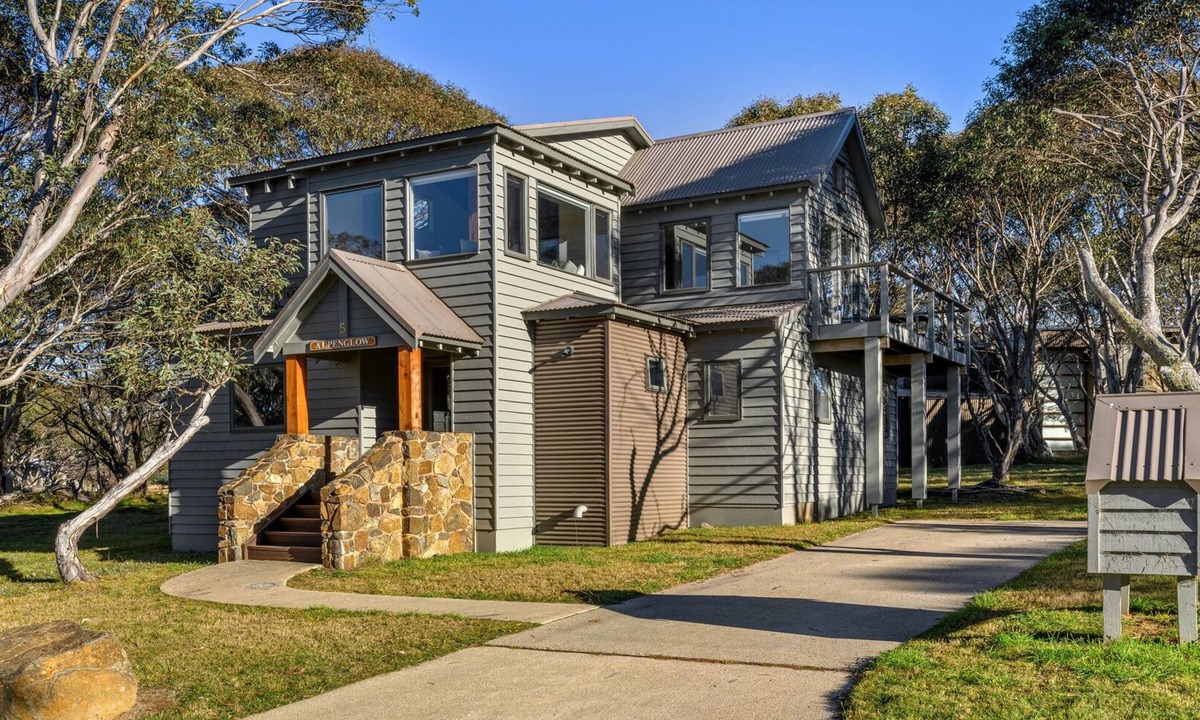 Dinner Plain Ski Chalet | Alpenglow - Dinner Plain