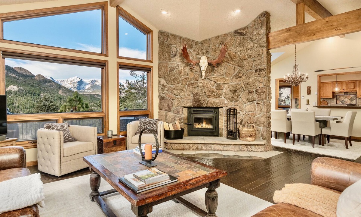 Windcliff Estates House | Alpenglow Vacation Home At Windcliff 4 Bedroom Home by RedAwning
