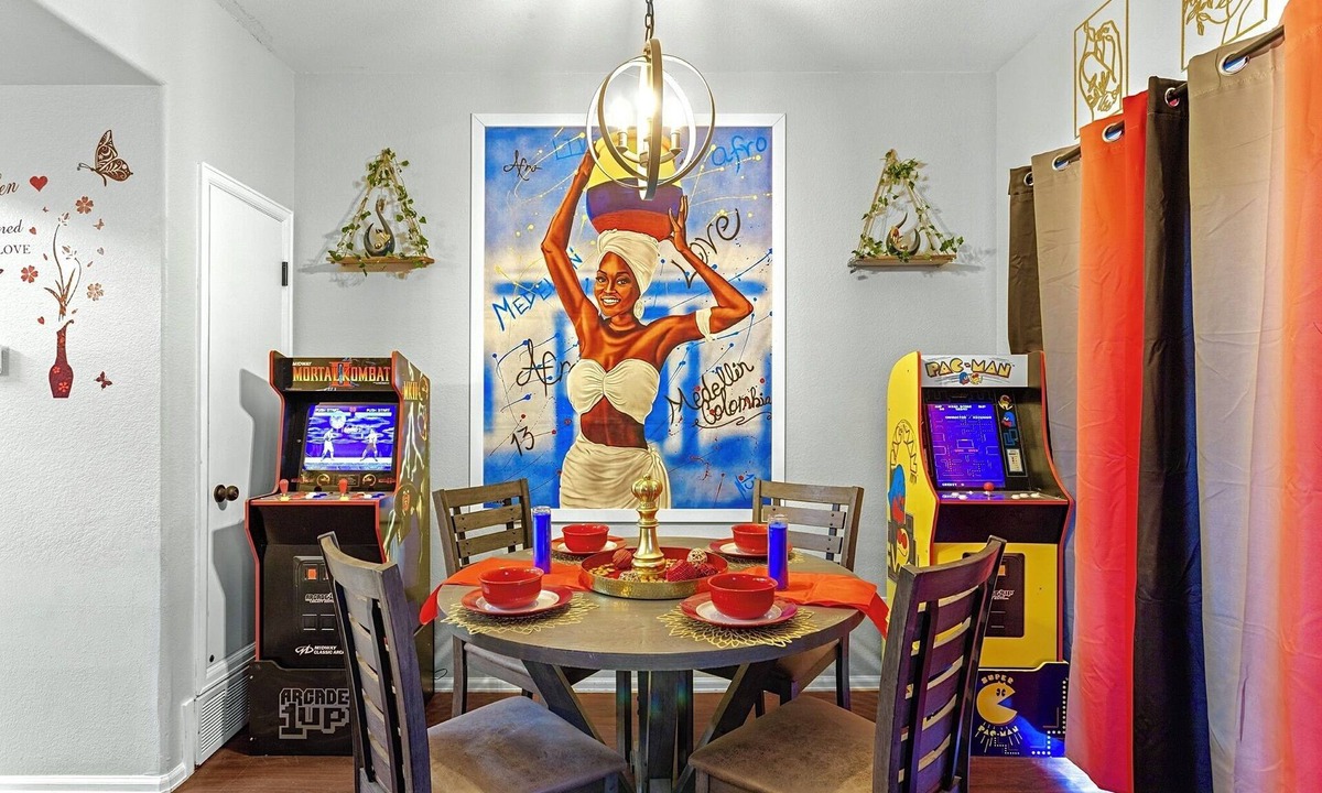 Thornton House | Alpha Cozy Home Game Arcade 420Friendly