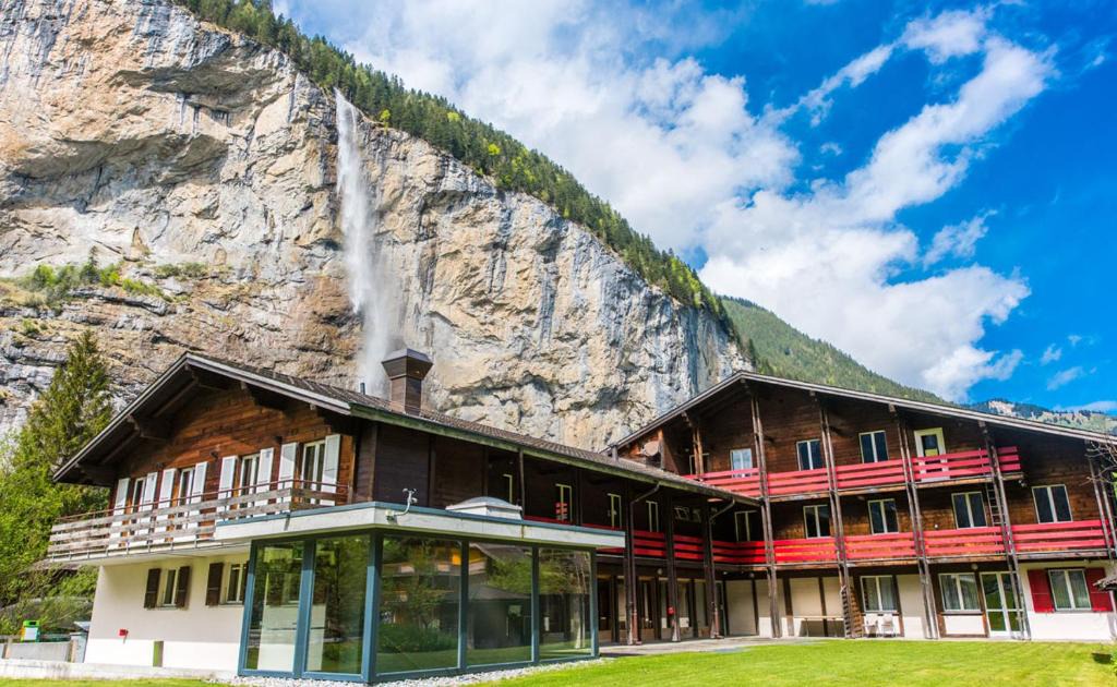 Lauterbrunnen Hostel | Alpine Base Hostel - Adults only
