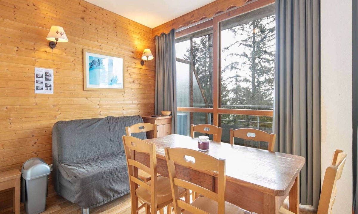 Chamrousse Apartment | Alpine Comfort for Six Guests
