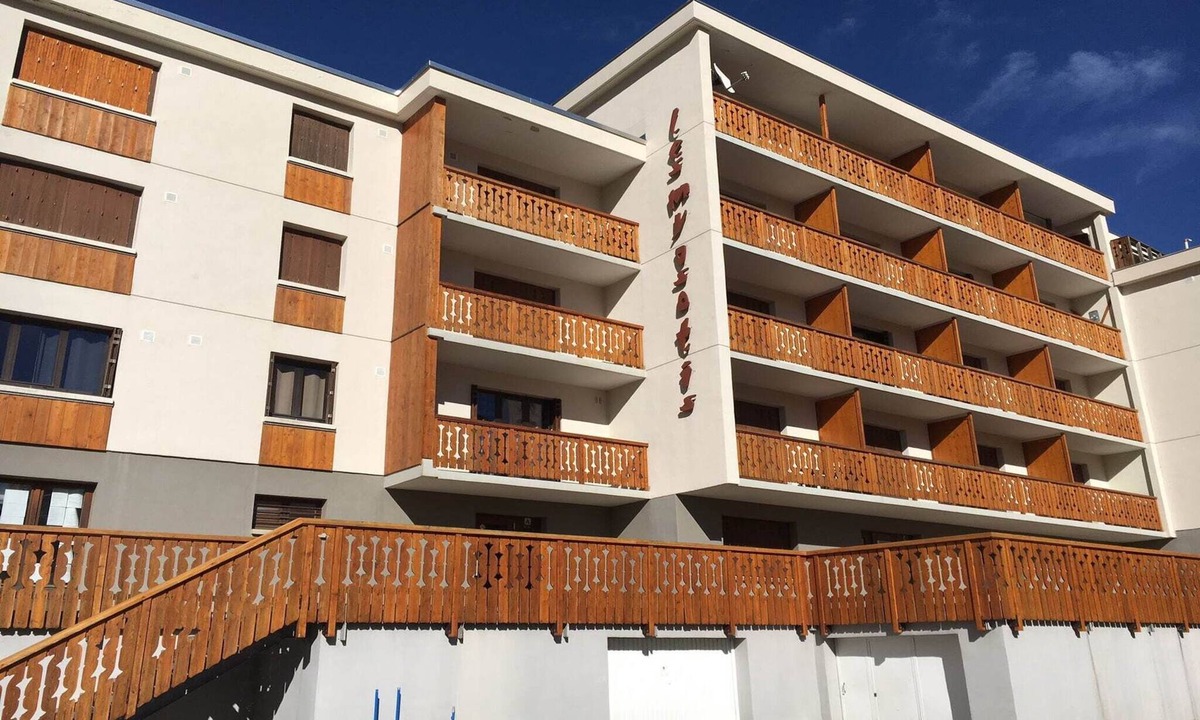 Venosc House | Alpine Comfort with Balcony