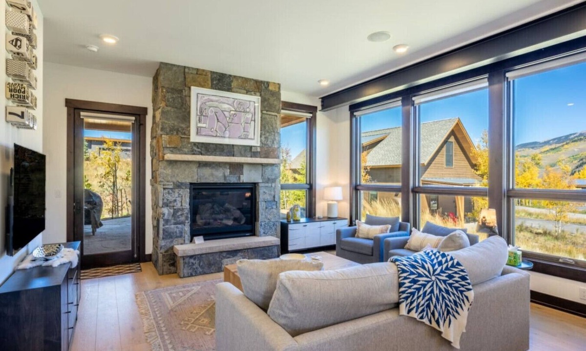 Silverthorne House | Alpine Drift - Pet-Friendly Escape | Firepit | Near Trails + Adventure