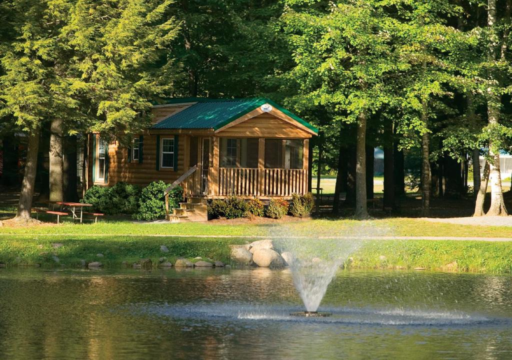 Corinth Resort | Alpine Lake Lakefront Cabin 9