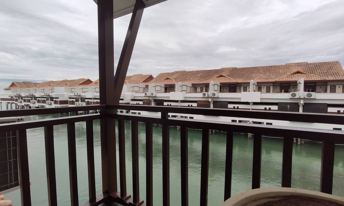 Taman Tanjung Ski Chalet | Alpine LXPD Deluxe Upper Unit