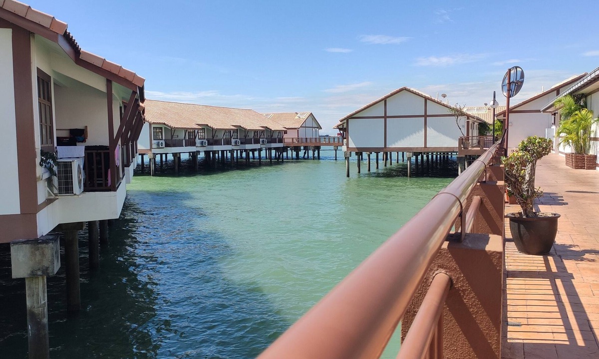 Taman Tanjung Ski Chalet | Alpine LXPD Premium Water Chalet