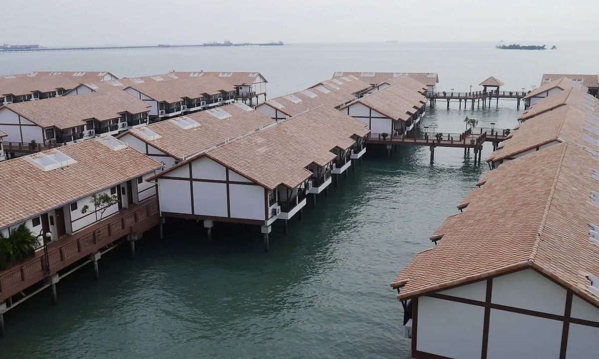 Taman Tanjung House | Alpine LXPD Water Chalet