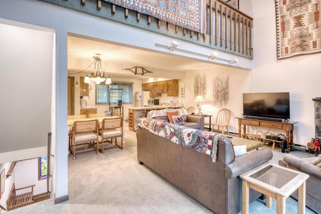 Ellicottville House | Alpine Meadows 30