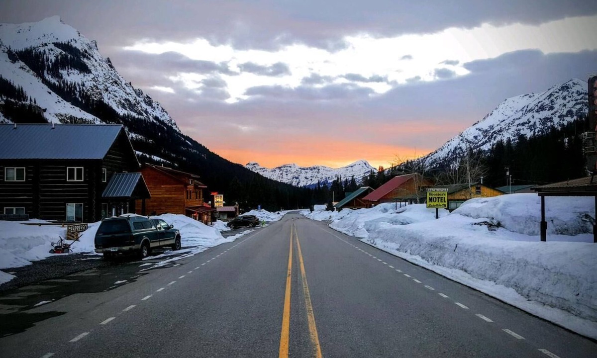Cooke City-Silver Gate Hotel | Alpine Motel