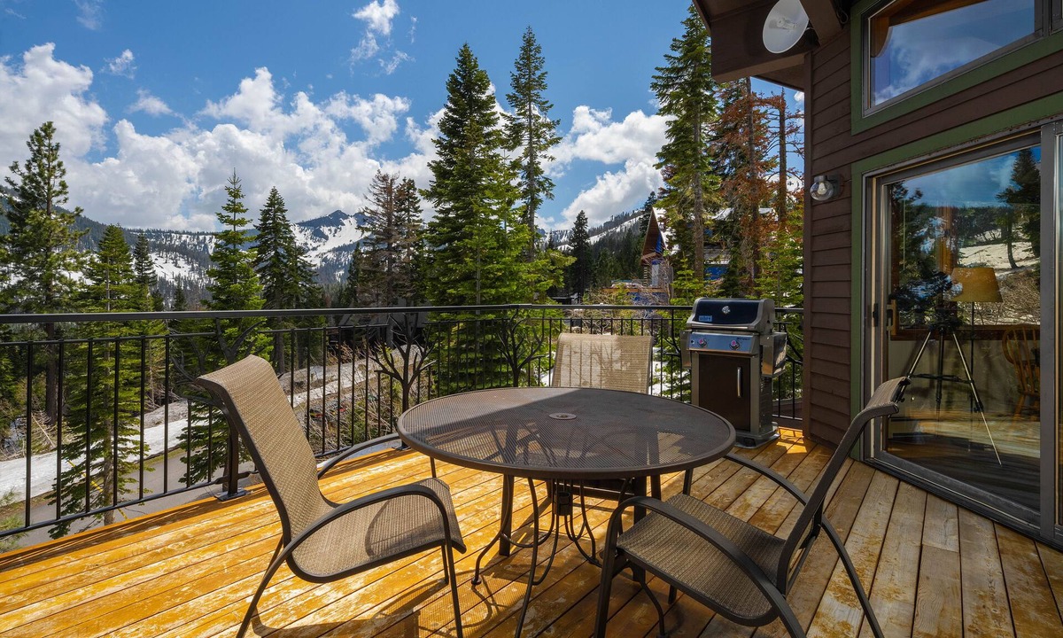 Twin Peaks House | Alpine Retreat by Hauserman Rentals