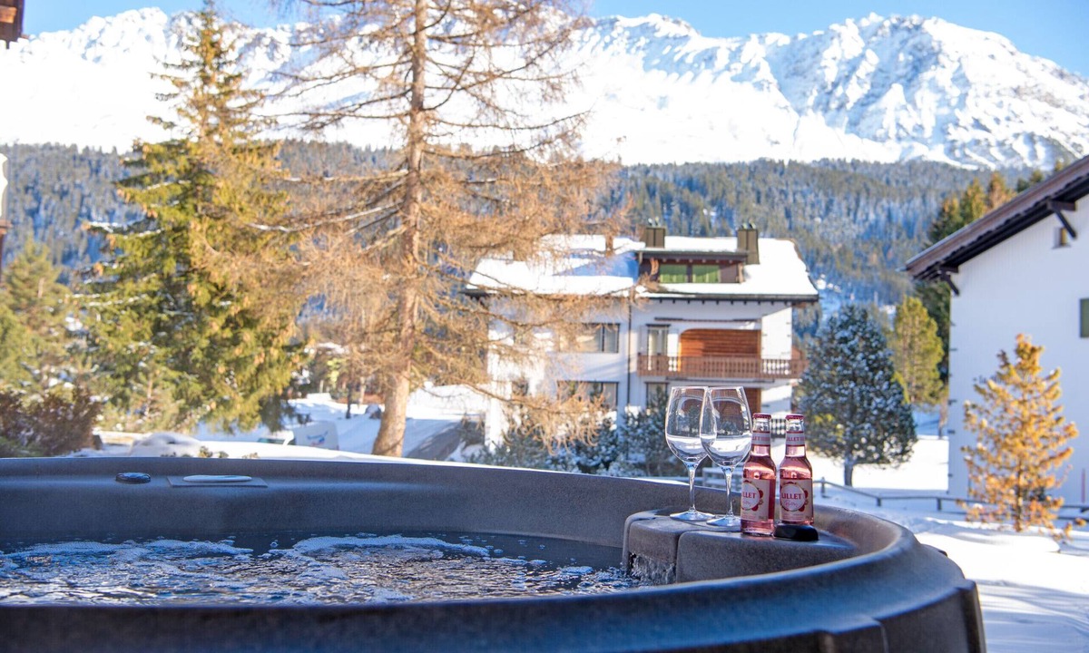 Valbella Apartment | Alpine Retreat with Private Hot Tub