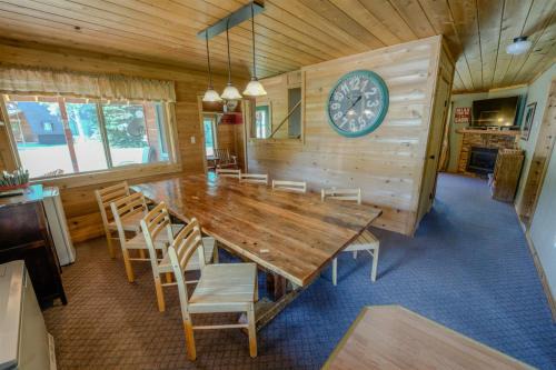 Lazy Acres House | Alpine Star Lodge