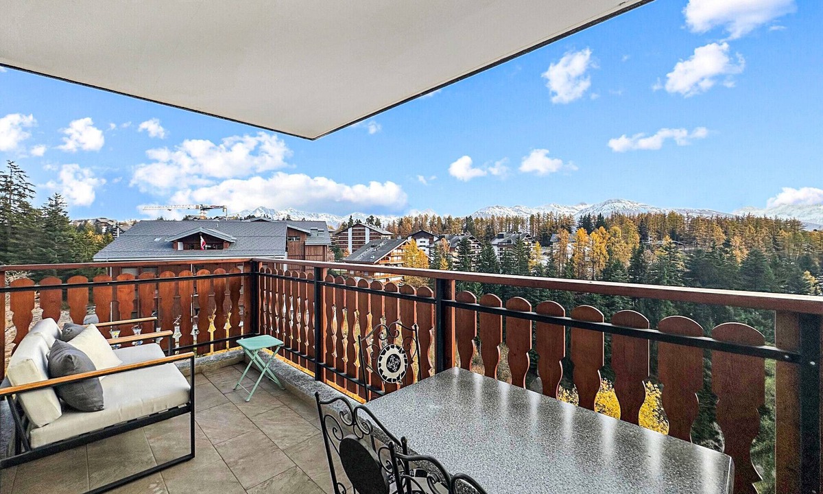 Lens Apartment | Alpine Vista - Next to the Cable car - Swiss Alps