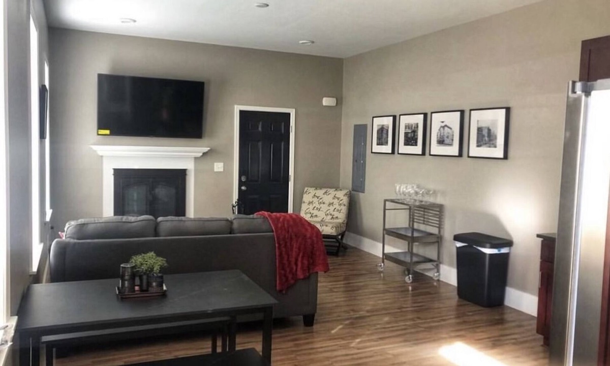 Lancaster Apartment | Al’s Apartment